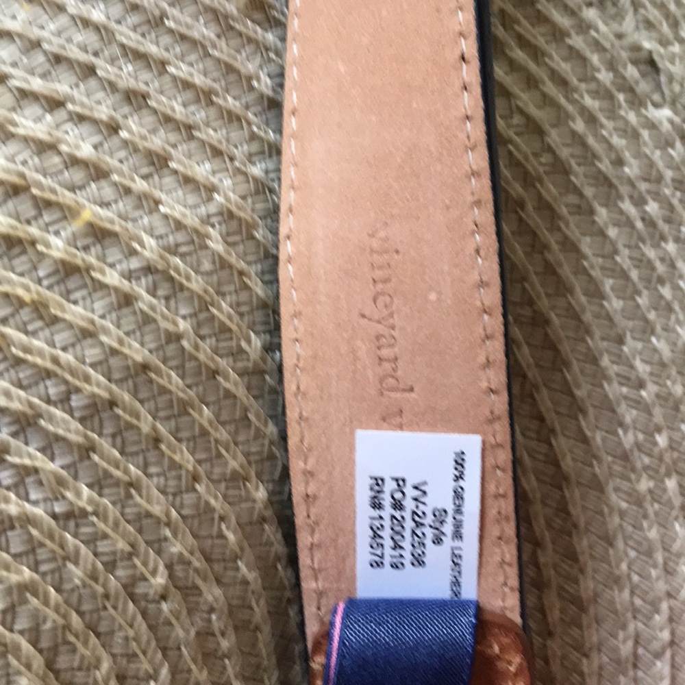 Vineyard Vines leather belt - Picture 4 of 6